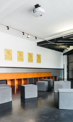 Sitzwürfel im Multifunktionsraum