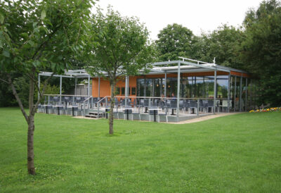Blick von außen auf den Pavillon