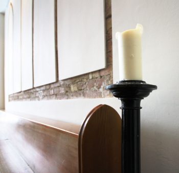Detail mit Kerze im Kirchen-Café