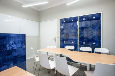 Lange Tafel aus mobilen Tischen
