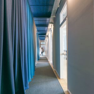 Trennung zum Flurbereicht mittels Vorhängen