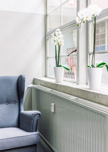 Detail mit Sessel und Fenster