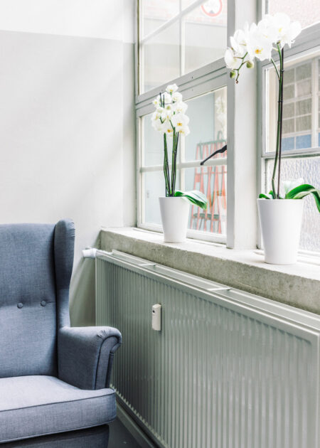 Detail mit Sessel und Fenster