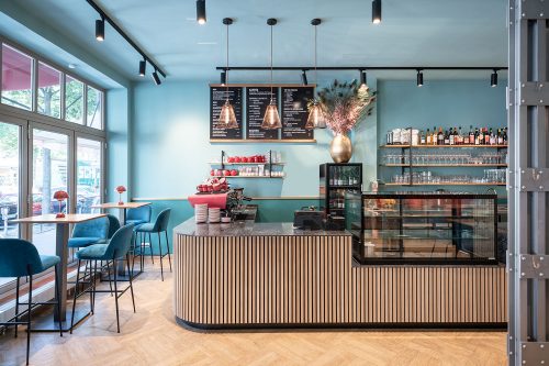 individuelle Gestaltung des Tresens für eine Café-Bar in Potsdam Babelsberg von Ihrem Innenarchitekten in Berlin